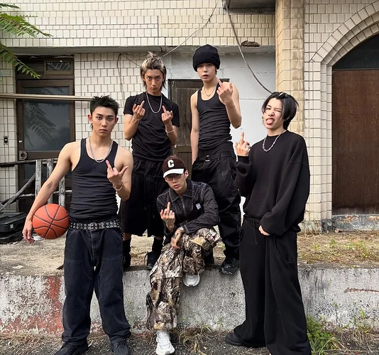 imgi_1_G1P-5FVWYAAjJBy